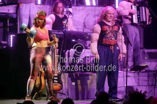 Köbes Underground mit Bandleader Ecki Pieper mit dem Lied 