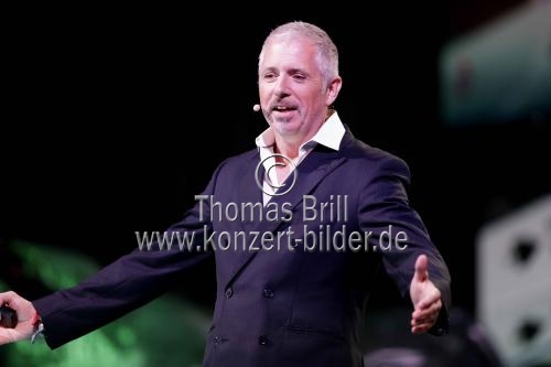 Deutsche Börsenmakler Dirk Müller alias Mr. DAX gastiert mit seiner Edutainment-Show 