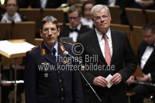 Benefizkonzert zugunsten der Rundschau-Altenhilfe DIE GUTE TAT e.V.. des Musikkorps der Bundeswehr unter der Leitung von Oberstleutnant Walter Ratzek in der Philharmonie Köln (© Thomas Brill)