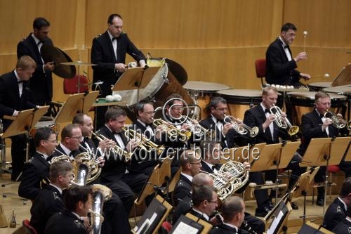 Benefizkonzert zugunsten der Rundschau-Altenhilfe DIE GUTE TAT e.V.. des Musikkorps der Bundeswehr unter der Leitung von Oberstleutnant Walter Ratzek in der Philharmonie Köln (© Thomas Brill)