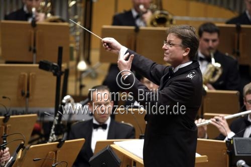 Benefizkonzert zugunsten der Rundschau-Altenhilfe DIE GUTE TAT e.V.. des Musikkorps der Bundeswehr unter der Leitung von Oberstleutnant Walter Ratzek in der Philharmonie Köln (© Thomas Brill)