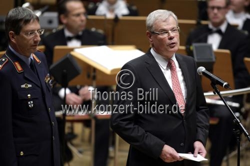 Benefizkonzert zugunsten der Rundschau-Altenhilfe DIE GUTE TAT e.V.. des Musikkorps der Bundeswehr unter der Leitung von Oberstleutnant Walter Ratzek in der Philharmonie Köln (&copy; Thomas Brill)