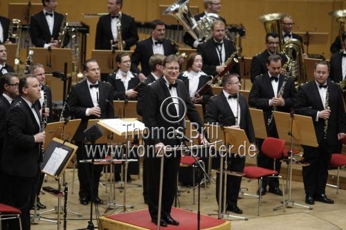Benefizkonzert zugunsten der Rundschau-Altenhilfe DIE GUTE TAT e.V.. des Musikkorps der Bundeswehr unter der Leitung von Oberstleutnant Walter Ratzek in der Philharmonie Köln (&copy; Thomas Brill)