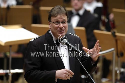 Benefizkonzert zugunsten der Rundschau-Altenhilfe DIE GUTE TAT e.V.. des Musikkorps der Bundeswehr unter der Leitung von Oberstleutnant Walter Ratzek in der Philharmonie Köln (&copy; Thomas Brill)