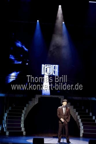 My Way - Die Frank Sinatra Story mit Nigel Casey als Frank Sinatra gastiert im Musical Dome Köln (© Thomas Brill)