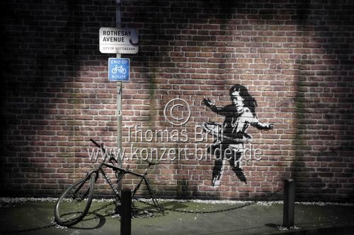 Die Ausstellung „The Mystery of Banksy – A Genius Mind“ gastiert vom 03. November 2023 bis 17. März 2024 im Ex-Autohaus, Oskar-Jäger-Straße 99 in Köln (© Thomas Brill)
