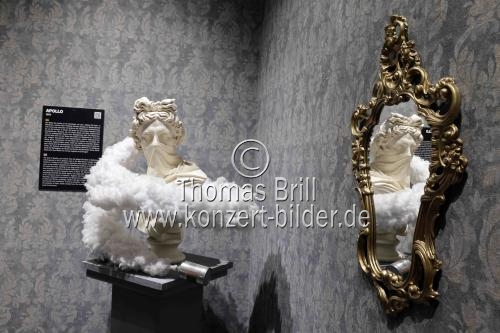Die Ausstellung „The Mystery of Banksy – A Genius Mind“ gastiert vom 03. November 2023 bis 17. März 2024 im Ex-Autohaus, Oskar-Jäger-Straße 99 in Köln (© Thomas Brill)