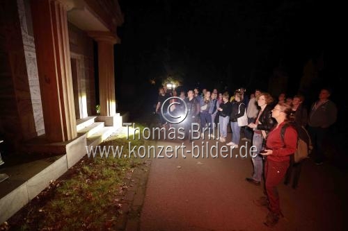 Führung über den ältesten Friedhof der Stadt Köln Nachts auf Melaten auf dem Melatenfriedhof Köln (© Thomas Brill)