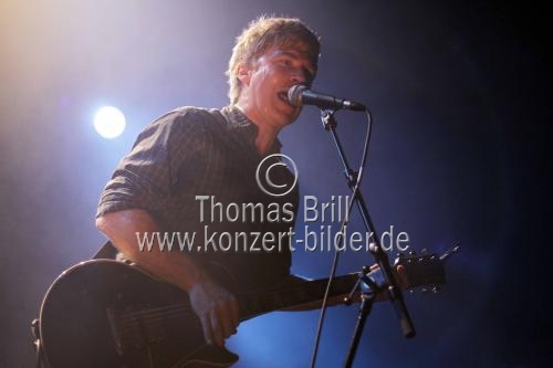 Amerikanische Alternative-Rockband Nada Surf gastiert mit ihren Sänger Matthew Caws auf ihrer 