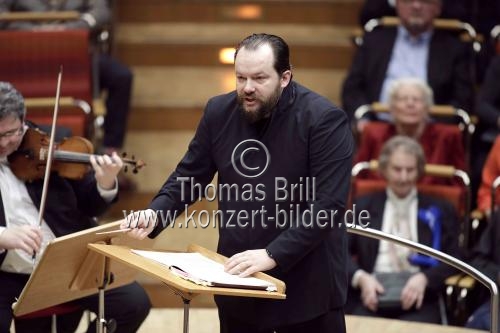 Lettische Dirigent Andris Nelsons leitet die Wiener Philharmoniker in der Kölner Philharmonie (&copy; Thomas Brill)