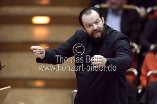 Lettische Dirigent Andris Nelsons leitet die Wiener Philharmoniker in der Kölner Philharmonie (&copy; Thomas Brill)