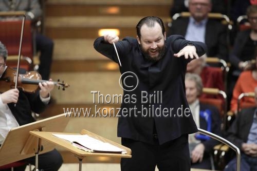 Lettische Dirigent Andris Nelsons leitet die Wiener Philharmoniker in der Kölner Philharmonie (&copy; Thomas Brill)