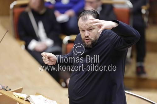 Lettische Dirigent Andris Nelsons leitet die Wiener Philharmoniker bei der Aufführung von Gustav Mahler 