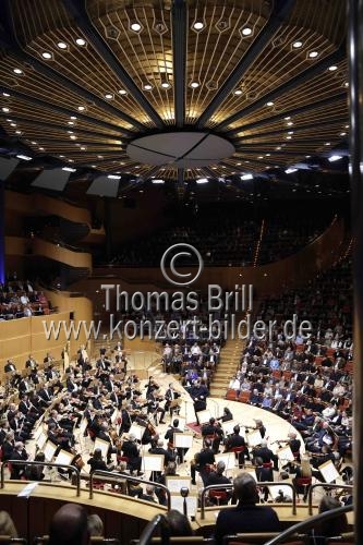 Lettische Dirigent Andris Nelsons leitet die Wiener Philharmoniker bei der Aufführung von Gustav Mahler 