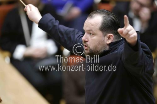 Lettische Dirigent Andris Nelsons leitet die Wiener Philharmoniker bei der Aufführung von Gustav Mahler 