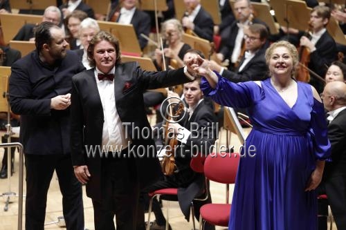 Lettische Dirigent Andris Nelsons leitet das Bayreuther Festspielorchester in der Kölner Philharmonie (© Thomas Brill)