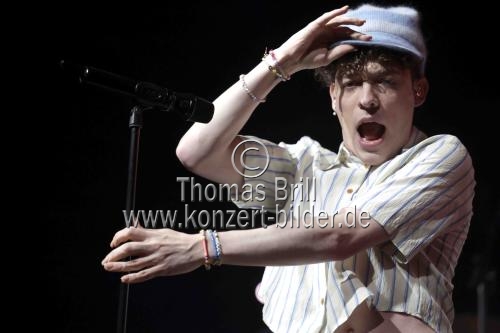 Schweizer singende Person Nemo Mettler alias Nemo gastiert auf ihrer 