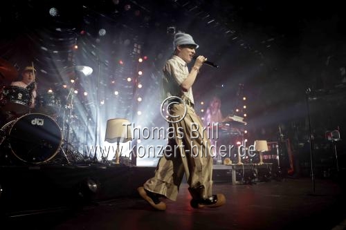 Schweizer singende Person Nemo Mettler alias Nemo gastiert auf ihrer 