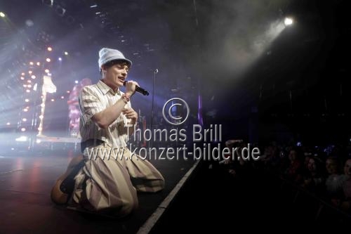 Schweizer singende Person Nemo Mettler alias Nemo gastiert auf ihrer 