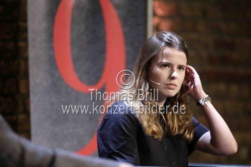 Deutsche Klimaschutzaktivistin Luisa Neubauer und der deutsche Journalist Bernd Ulrich reden „Vom Klima und unserer Zukunft“ im Rahmen der phil.COLOGNE 2021 in den Balloni-Hallen Köln (&copy; Thomas Brill)