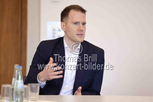 Kolumbianische Dirigent Andrés Orozco-Estrada wurde als übernimmt als Kölner Generalmusikdirektor und Gürzenich Kapellmeister im Historischen Rathaus der Stadt Köln vorgestellt (© Thomas Brill)