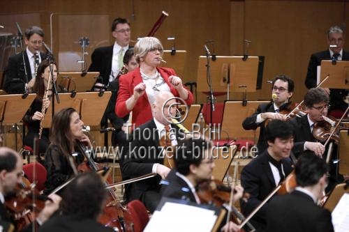 Neujahrskonzert des Gürzenich-Orchester Köln unter der Leitung des französischen Dirigenten Alexandre Bloch in Begleitung der Solisten Matthias Klink (Tenor), Hagen Matzeit (Countertenor), Pablo Ferrández (Violoncello) in der Kölner Philharmonie (© Thomas Brill)