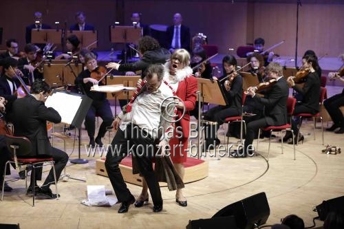 Neujahrskonzert des Gürzenich-Orchester Köln unter der Leitung des französischen Dirigenten Alexandre Bloch in Begleitung der Solisten Matthias Klink (Tenor), Hagen Matzeit (Countertenor), Pablo Ferrández (Violoncello) in der Kölner Philharmonie (© Thomas Brill)
