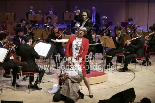 Neujahrskonzert des Gürzenich-Orchester Köln unter der Leitung des französischen Dirigenten Alexandre Bloch in Begleitung der Solisten Matthias Klink (Tenor), Hagen Matzeit (Countertenor), Pablo Ferrández (Violoncello) in der Kölner Philharmonie (© Thomas Brill)