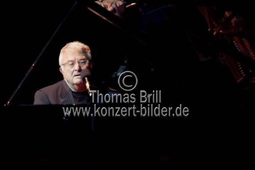 Amerikanischer Sänger-Songwriter Randy Newman gastiert auf seiner 
