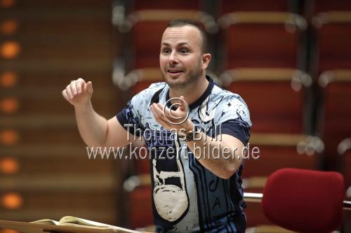Kanadische Dirigent Yannick Nézet-Séguin leitet das Chamber Orchestra of Europe in der Philharmonie Köln (&copy; Thomas Brill)
