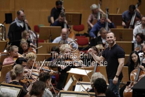 Kanadische Dirigent Yannick Nézet-Séguin leitet das Rotterdams Philharmonisch Orkest in der Philharmonie Köln (© Thomas Brill)