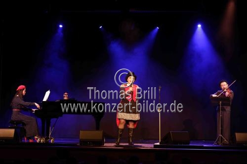 Deutsche Chansonnière Evi Niessner singt Piaf in der Volksbühne am Rudolfplatz Köln (&copy; Thomas Brill)