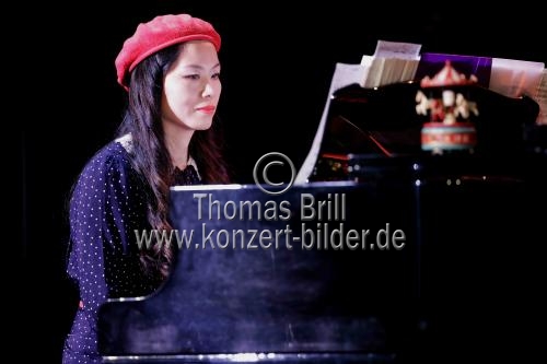 Deutsche Chansonnière Evi Niessner singt Piaf in der Volksbühne am Rudolfplatz Köln (© Thomas Brill)