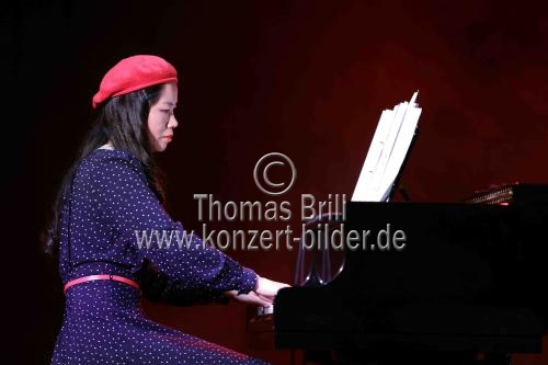 Deutsche Chansonnière Evi Niessner singt Piaf in der Volksbühne am Rudolfplatz Köln (© Thomas Brill)