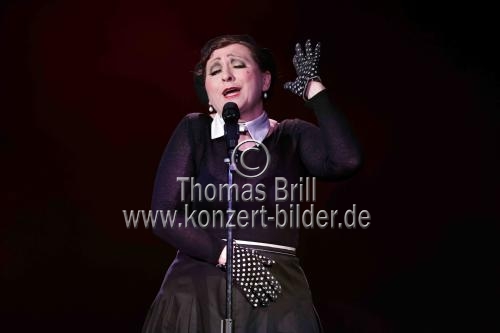 Deutsche Chansonnière Evi Niessner singt Piaf in der Volksbühne am Rudolfplatz Köln (&copy; Thomas Brill)