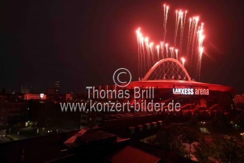 Night of Light 2021 - Laser- und Pyro-Show auf der LANXESS arena (&copy; Thomas Brill)
