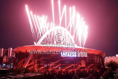 Night of Light 2021 - Laser- und Pyro-Show auf der LANXESS arena (&copy; Thomas Brill)