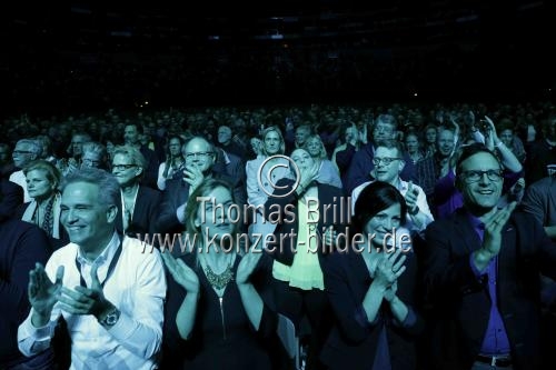 Zuschauer bei der Night of the Proms 2018 in der Lanxess-Arena Köln (&copy; Thomas Brill)