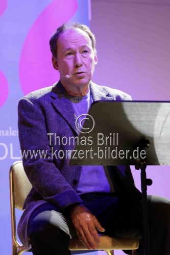 Amerikanische Schriftsteller Richard Ford und Ulrich Noethen lesen aus Fords Roman „Valentinstag“ im Rahmen der lit.COLOGNE SPEZIAL in der Flora Köln (© Thomas Brill)
