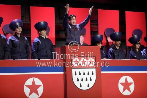 Ensemble spielt das Stück 