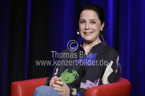 Luxemburgische Schauspielerin Désirée Nosbusch und die deutsche Moderatorin Shelly Kupferberg sprechen über Nosbuschs Autobiografie 