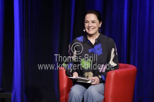 Luxemburgische Schauspielerin Désirée Nosbusch und die deutsche Moderatorin Shelly Kupferberg sprechen über Nosbuschs Autobiografie 