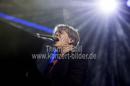 Englische Singer-Songwriter Tom Odell gastiert auf seiner 