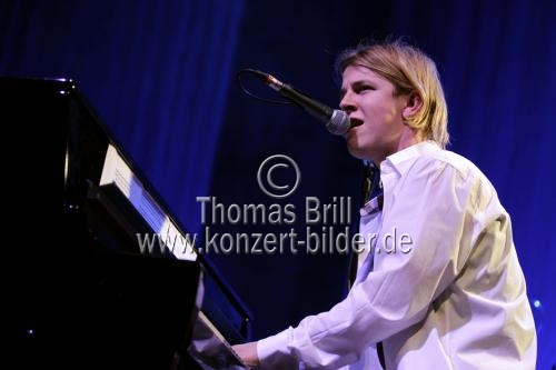 Englische Singer-Songwriter Tom Odell gastiert auf seiner 