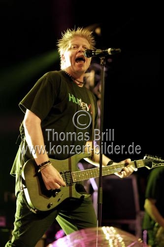 Amerikanische Punkrock-Band The Offspring gastiert mit Sänger Bryan 