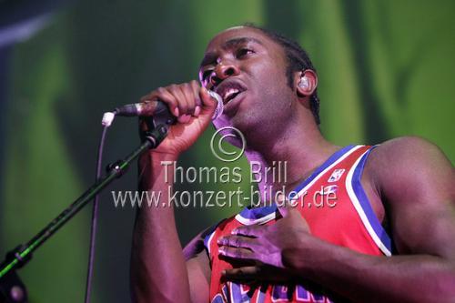 Englischer Sänger Kele Okereke gastiert auf seiner 