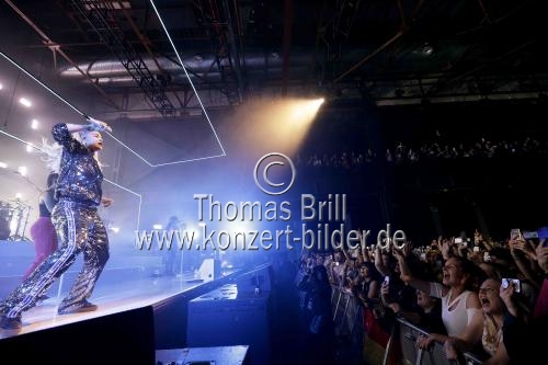 Britische Sängerin Rita Ora gastiert auf ihrer 