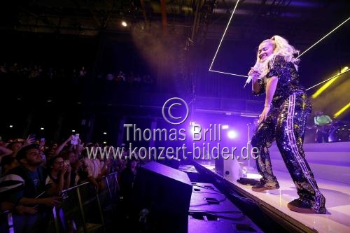 Britische Sängerin Rita Ora gastiert auf ihrer 
