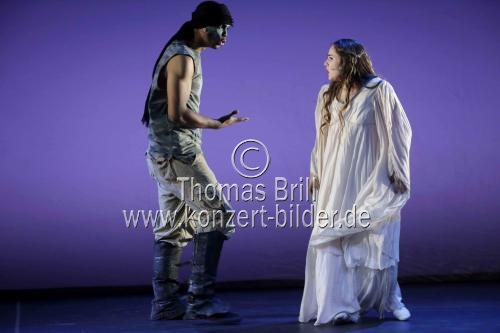 Jugendliche aus verschiedenen Nationen führen das Musical Musical nach W. Shakespeare und G. Verdi im StaatenHaus Saal 3 in Köln auf (&copy; Thomas Brill)