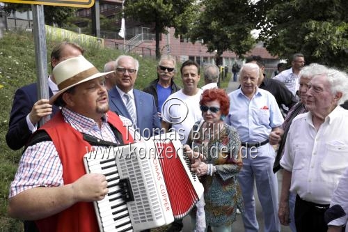 Einweihung von „Otto Hofner´s Lachende Kölnarena Weg“ am Südosteingang der Lanxess-Arena Köln (&copy; Thomas Brill)